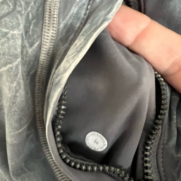 Additional photos for Lululemon Jacket - NOT FOR SALE - Picture 5 of 8